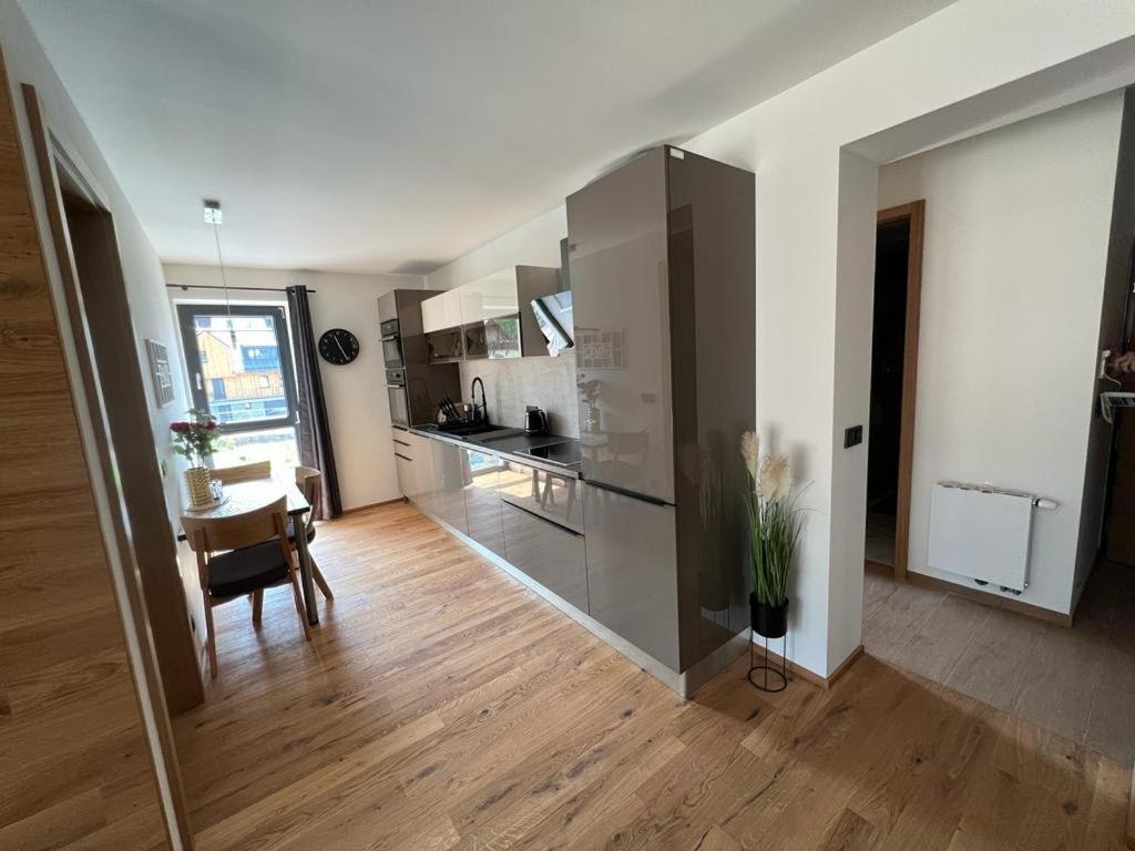 Luxusní Apartmán GRAND v centru Harrachova se soukromou Mega terasou, s možností dobíjení wallbox EV a výhledem na Harrachovský kostelíček Exterior foto